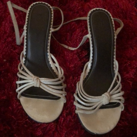 Gently worn Gap heels - Picture 4 of 5